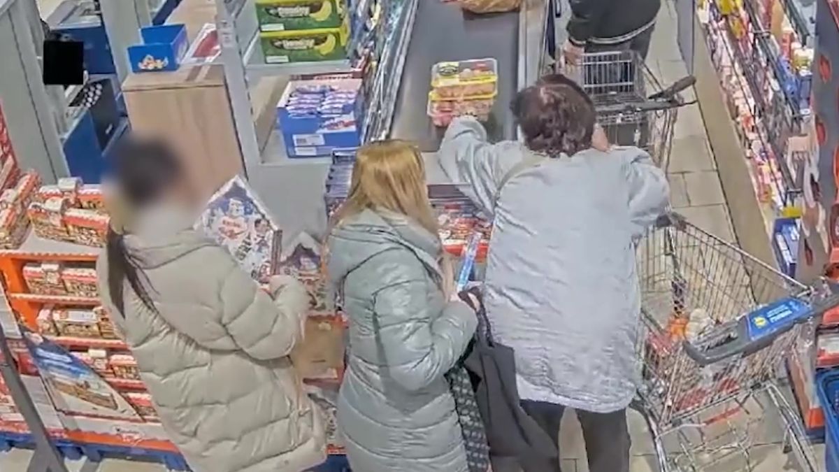 Cizinky, které okrádaly seniory v obchodech, zadrželi v Praze